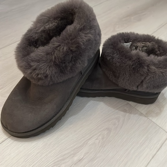 Women’s UGG Ankle Boots - Picture 4 of 5